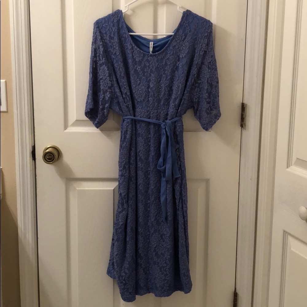 Gorgeous lacy blue maternity dress with tag